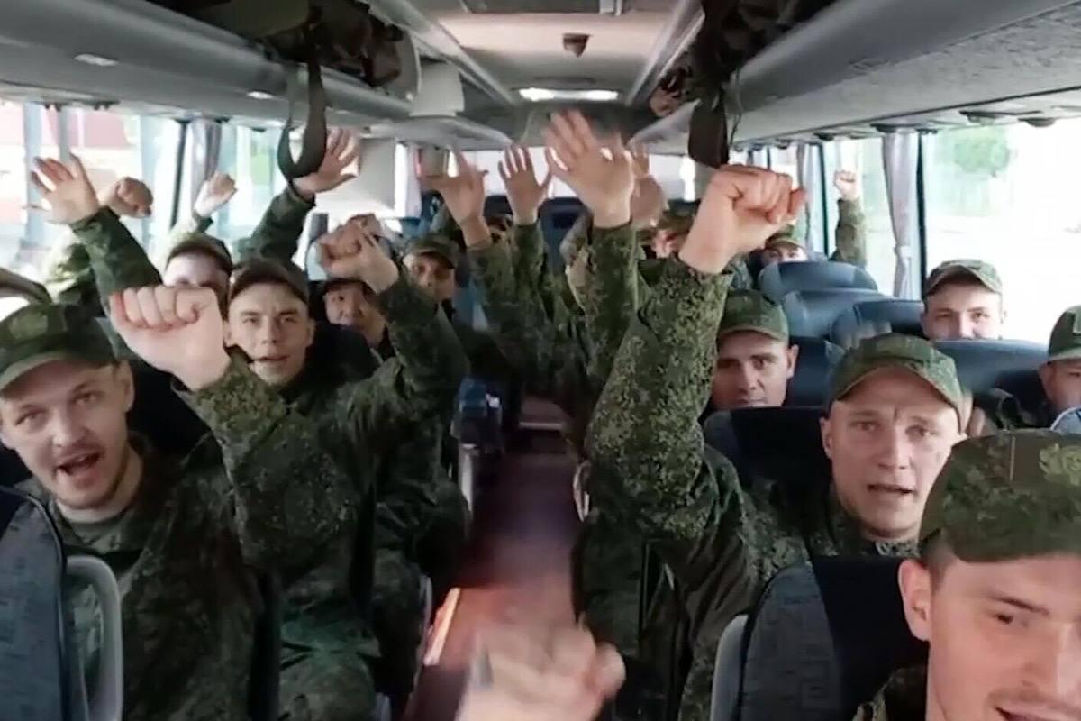 Россия осуществила третий обмен военнопленными с Украиной Россия осуществила третий обмен военнопленными с Украиной