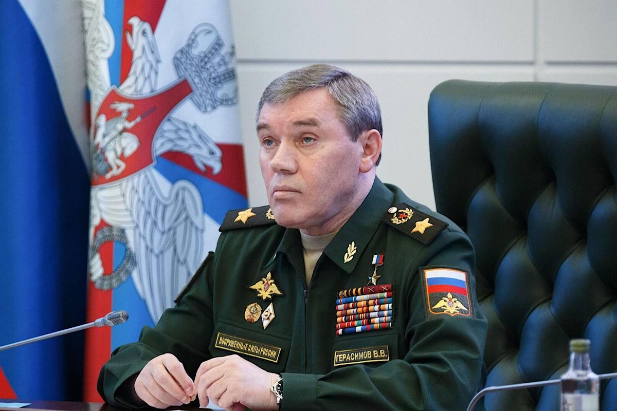 Герасимов посетил командный пункт группировки «Запад» Герасимов посетил командный пункт группировки «Запад»