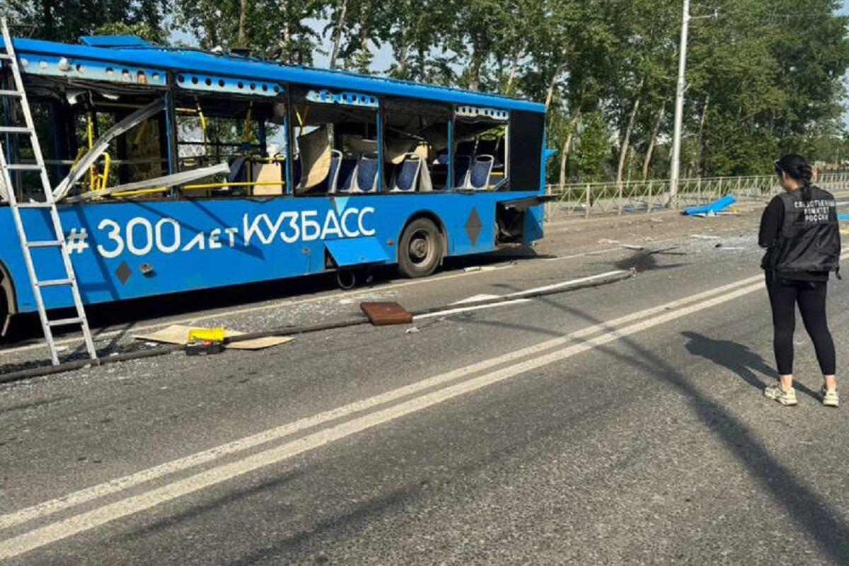Три человека пострадали в Кемерово в результате взрыва газа в автобусе Три человека пострадали в Кемерово в результате взрыва газа в автобусе