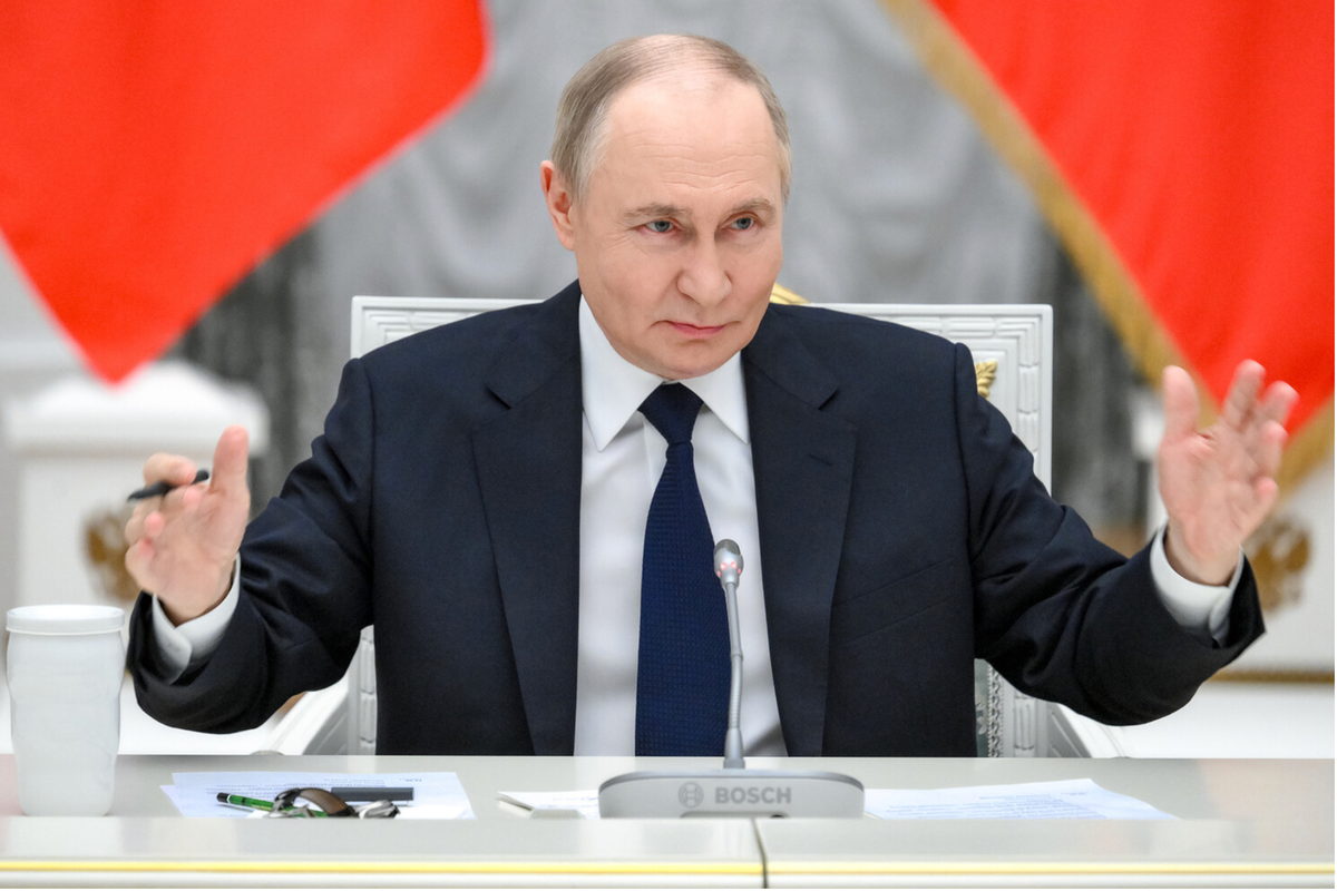 Путин: Взрослые могут жить как хотят, но детей трогать нельзя Путин: Взрослые могут жить как хотят, но детей трогать нельзя