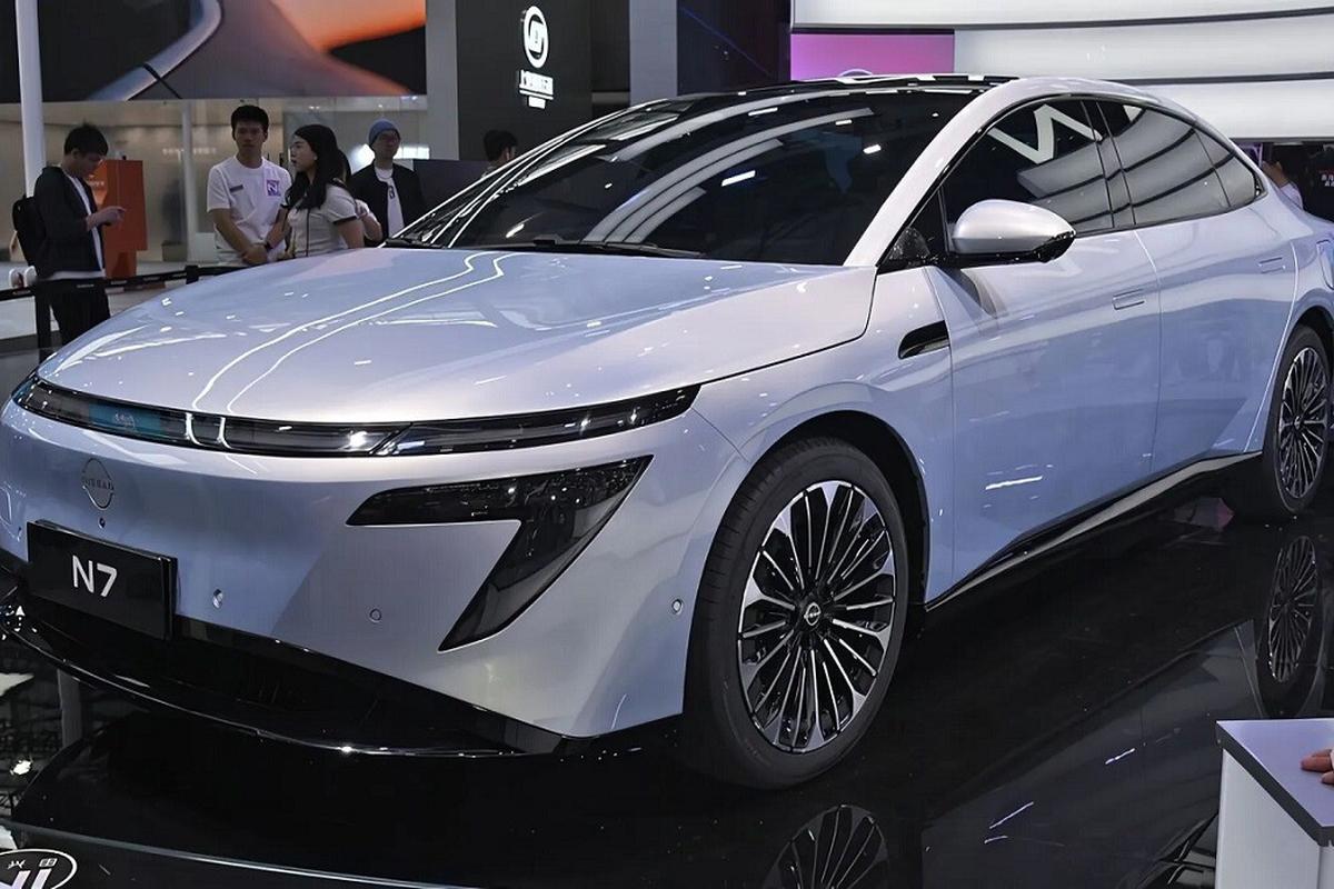 Китайцы выстроились в очередь за новым Nissan N7. Уже везут в Россию Китайцы выстроились в очередь за новым Nissan N7. Уже везут в Россию