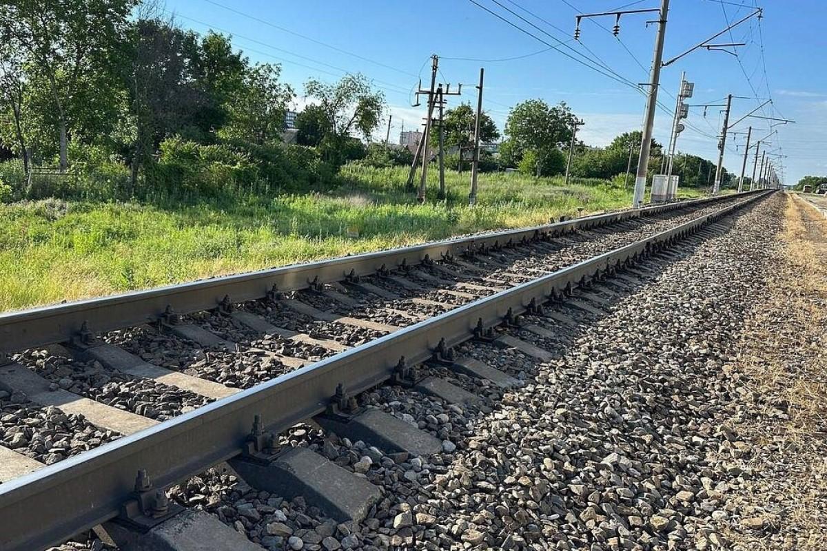 Обрушение скальной породы привело к задержке 10 поездов в Краснодарском крае Обрушение скальной породы привело к задержке 10 поездов в Краснодарском крае