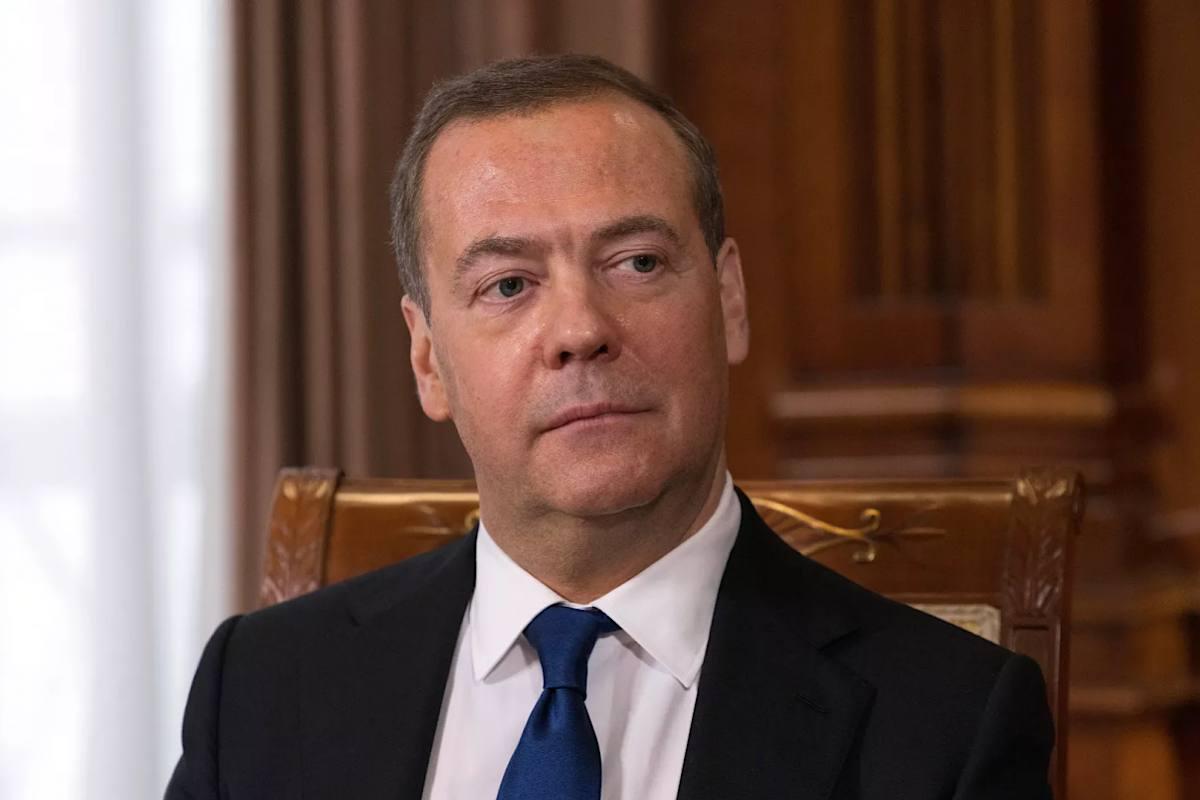 Медведев заявил о превращении G7 в «мертвый клуб» с зомби в качестве участников Медведев заявил о превращении G7 в «мертвый клуб» с зомби в качестве участников