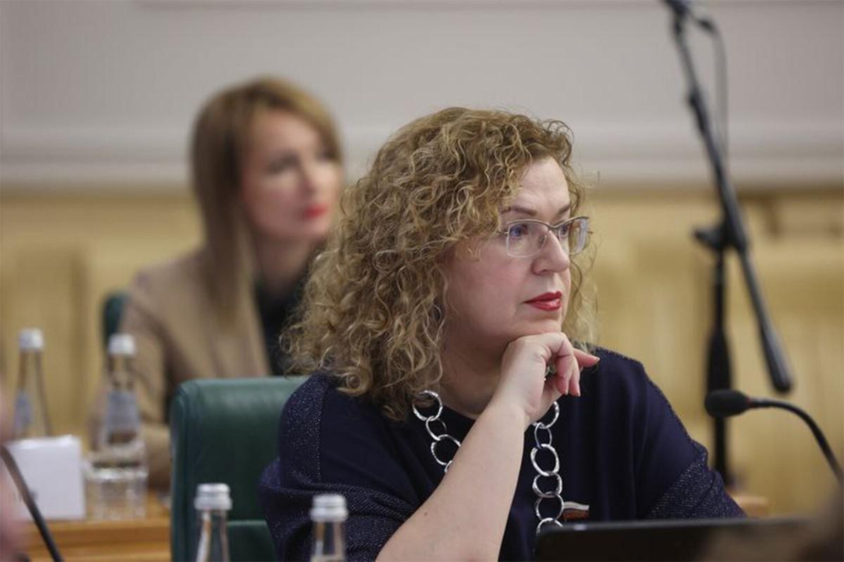 Сенатор Епифанова рассказала, что мелкие переводы на карты россиян могут быть приостановлены Сенатор Епифанова рассказала, что мелкие переводы на карты россиян могут быть приостановлены