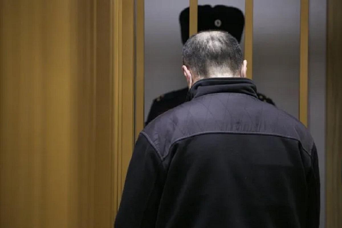 Пьяный житель Заводоуковска обматерил прохожих и справил нужду на дверь прокуратуры Пьяный житель Заводоуковска обматерил прохожих и справил нужду на дверь прокуратуры