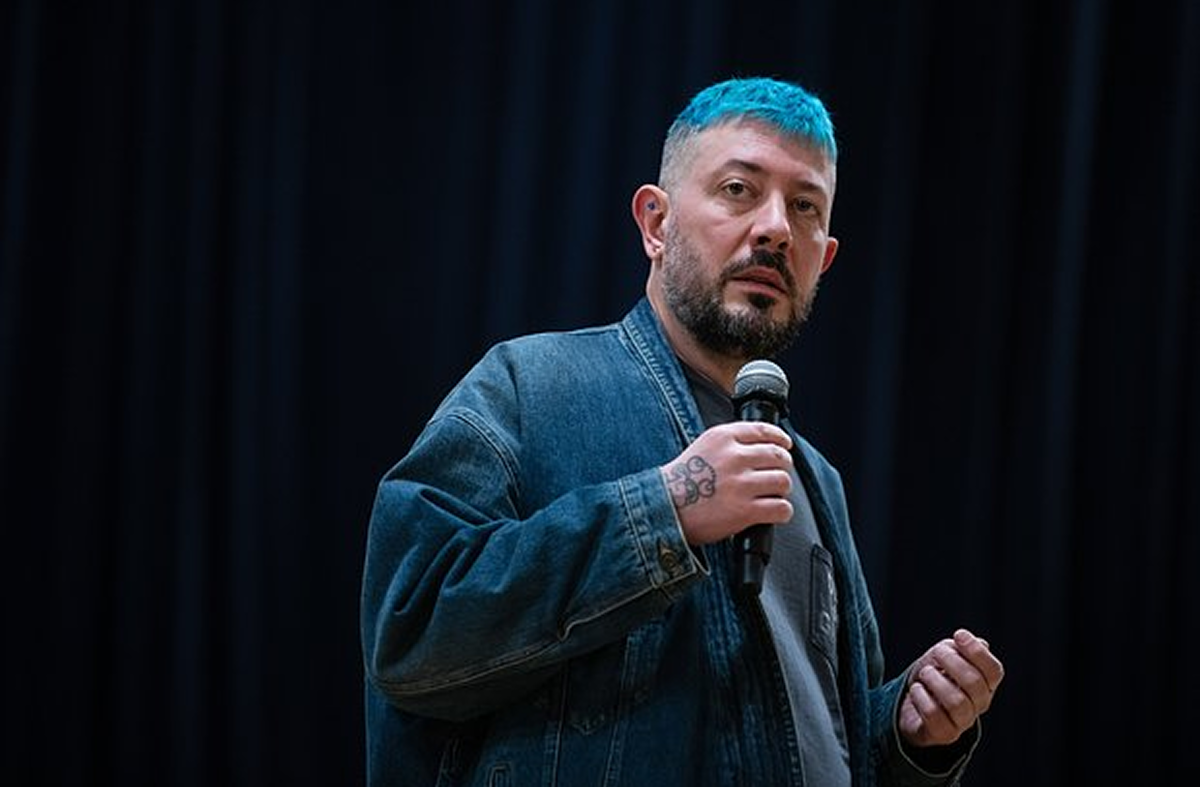 Артемий Лебедев назвал Земфиру красавицей и спросил у релокантов, зачем они уехали Артемий Лебедев назвал Земфиру красавицей и спросил у релокантов, зачем они уехали