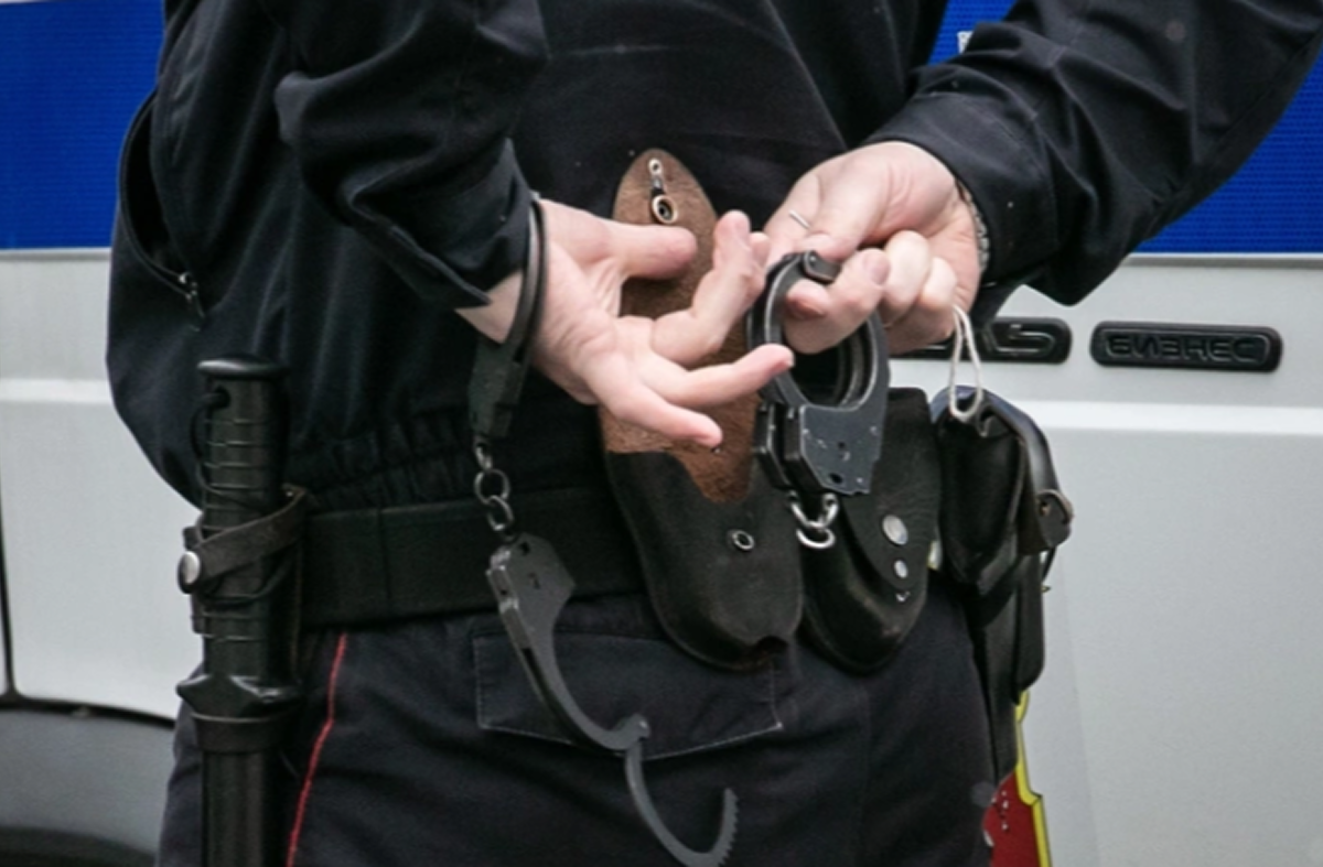 В Петербурге участник ПМЭФ разбрасывался посудой на вечеринке с Бузовой В Петербурге участник ПМЭФ разбрасывался посудой на вечеринке с Бузовой