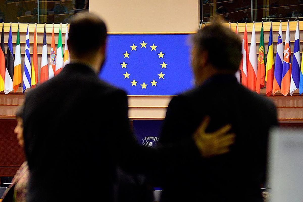 «Отрубить интернет для нанесения урона»: Politico предупреждает о новой угрозе в торговой войне между США и ЕС «Отрубить интернет для нанесения урона»: Politico предупреждает о новой угрозе в торговой войне между США и ЕС