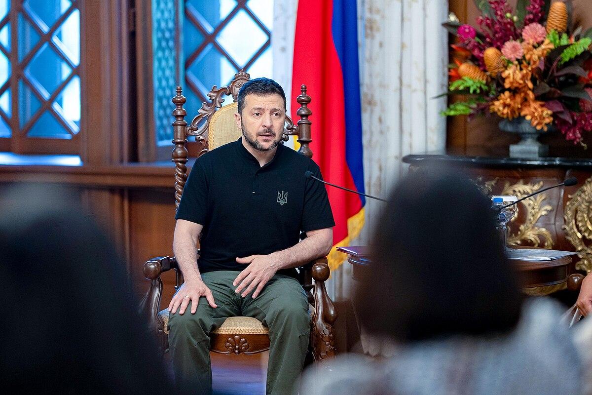 Политолог допустил удар «Орешником» по бункеру Зеленского Политолог допустил удар «Орешником» по бункеру Зеленского
