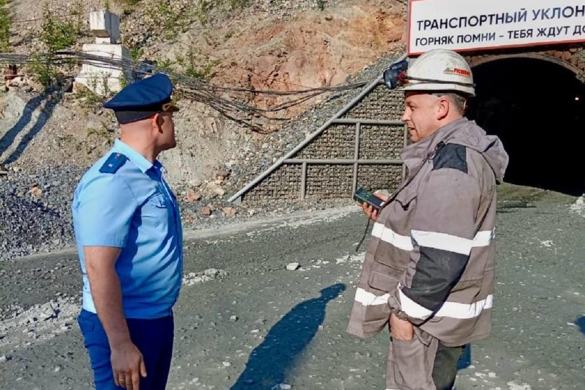В Хабаровском крае 23-летний практикант пострадал из-за обрушения породы и умер В Хабаровском крае 23-летний практикант пострадал из-за обрушения породы и умер