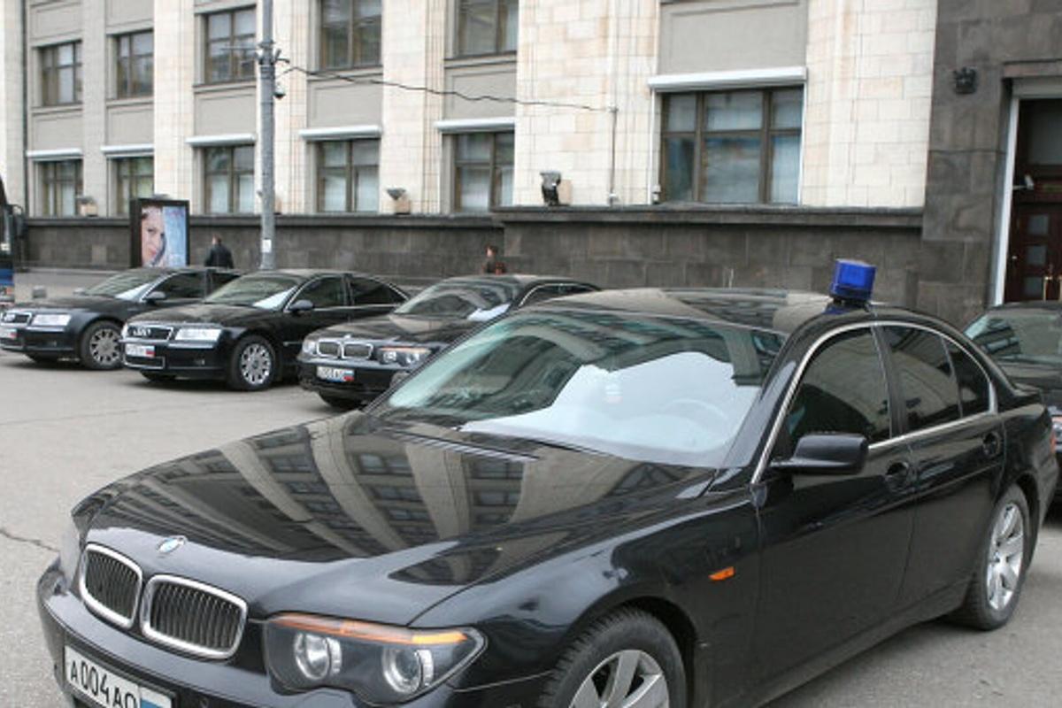 За непропуск любой машины с мигалкой начнут забирать права на год За непропуск любой машины с мигалкой начнут забирать права на год