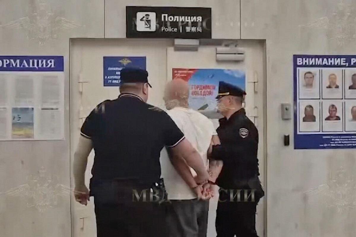 «Побежала за коляской»: Отец пострадавшего в Шереметьево мальчика объяснил, почему мать оставила ребенка «Побежала за коляской»: Отец пострадавшего в Шереметьево мальчика объяснил, почему мать оставила ребенка