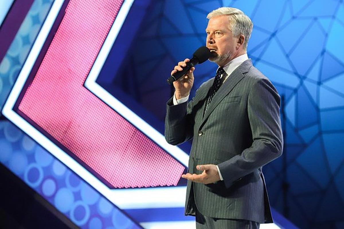 Телеведущий Пельш высказался в защиту команды КВН, пошутившей про Рогозина Телеведущий Пельш высказался в защиту команды КВН, пошутившей про Рогозина