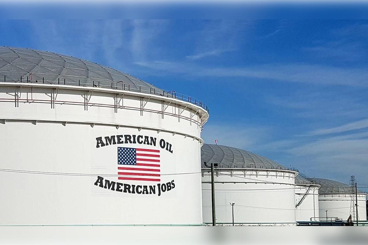 В США продолжают снижаться коммерческие запасы нефти В США продолжают снижаться коммерческие запасы нефти