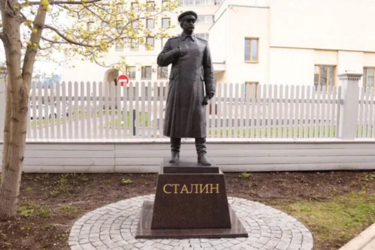 Вологодский суд рассмотрит иск прокуратуры о расторжении договора на создание памятника Сталину Вологодский суд рассмотрит иск прокуратуры о расторжении договора на создание памятника Сталину