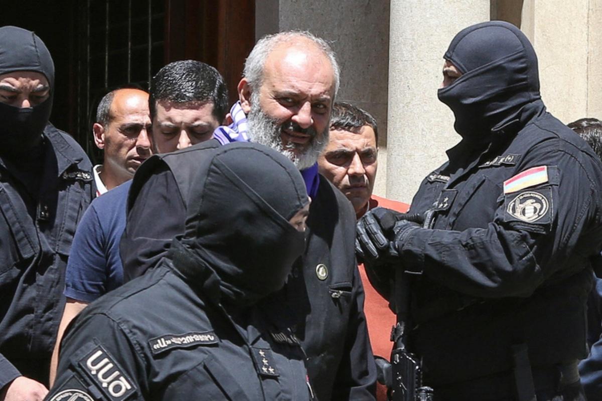 В Армении задержан архиепископ Аджапахян В Армении задержан архиепископ Аджапахян